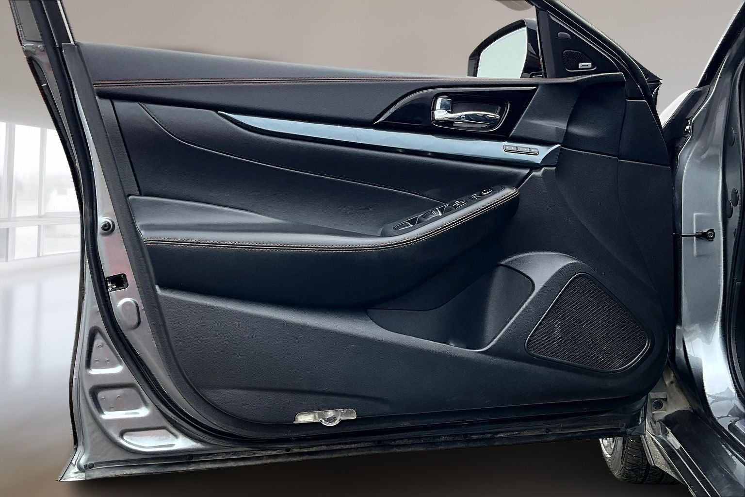 2023 Nissan Maxima SR