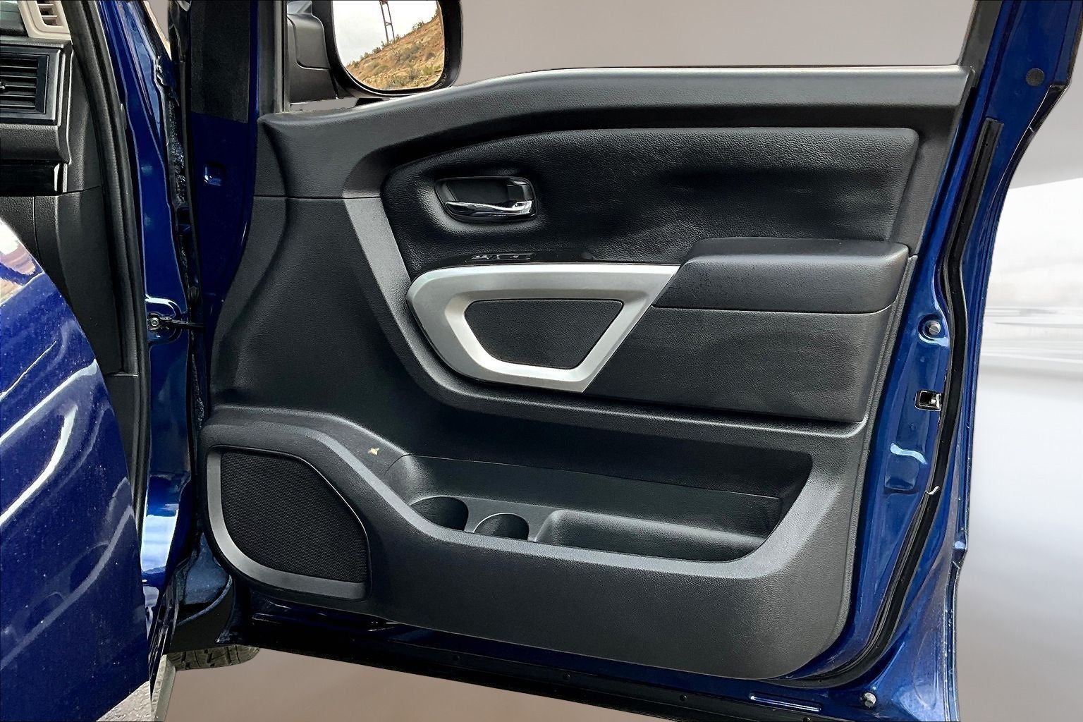 2024 Nissan Titan SV