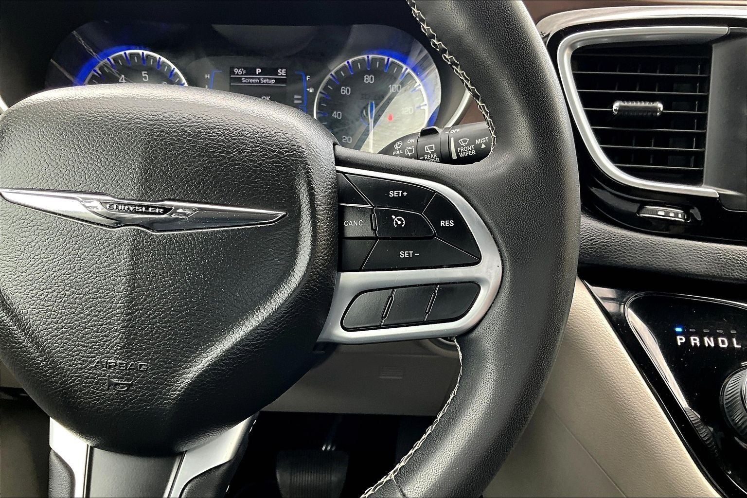 2022 Chrysler Voyager LX