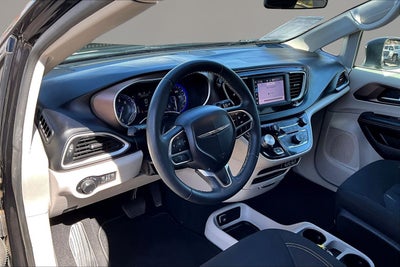 2022 Chrysler Voyager LX