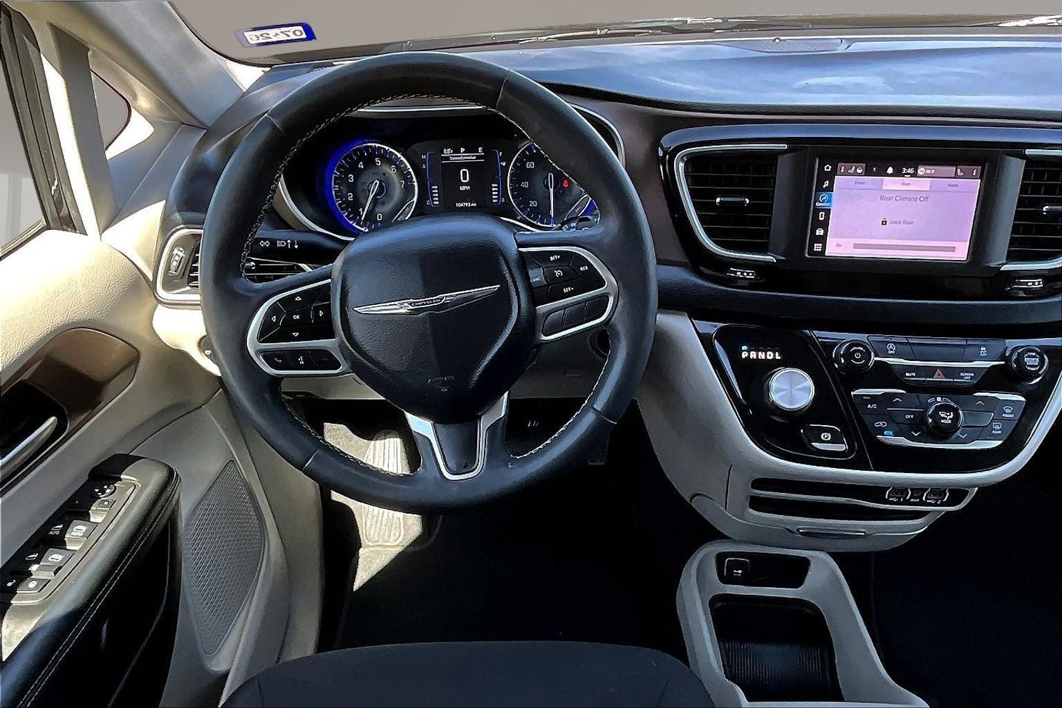 2022 Chrysler Voyager LX