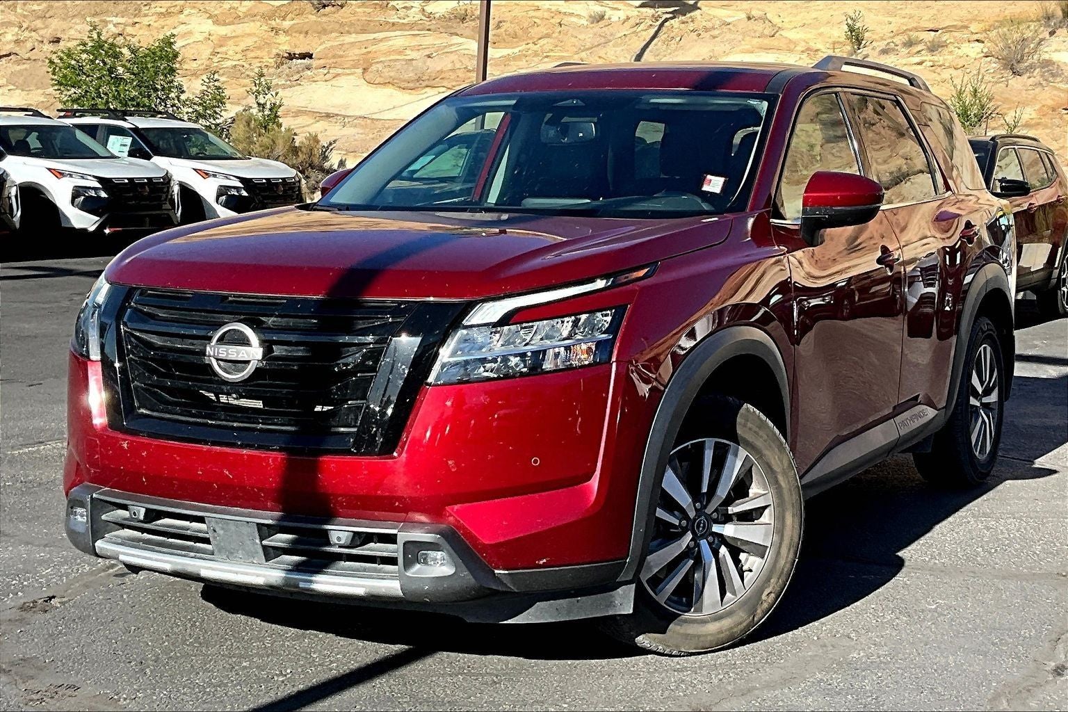 2022 Nissan Pathfinder SL