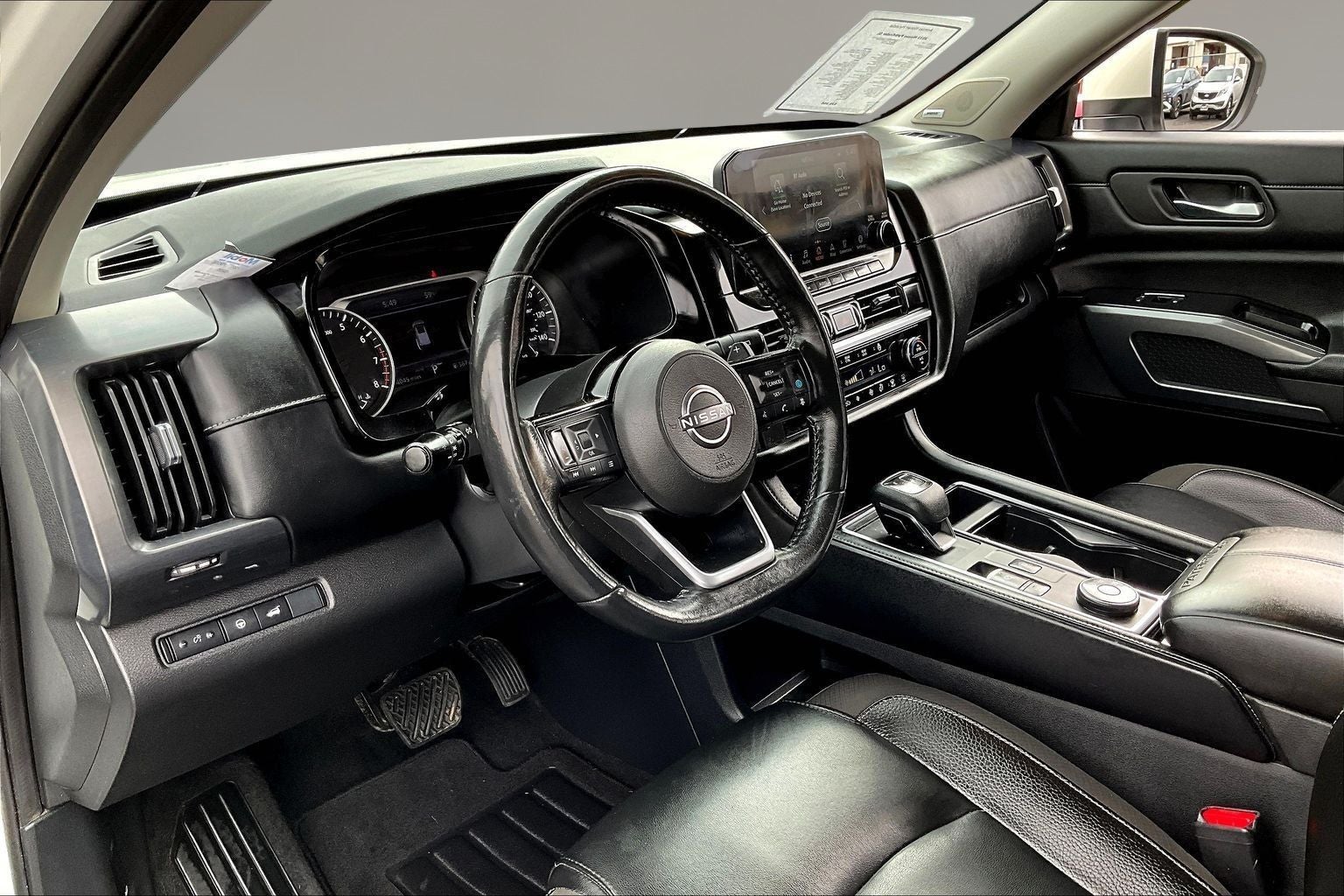 2022 Nissan Pathfinder SL