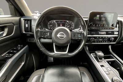2022 Nissan Pathfinder SL