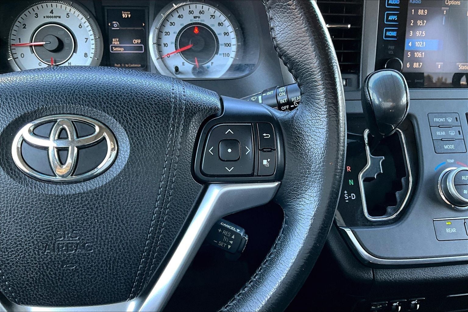 2017 Toyota Sienna SE 8 Passenger