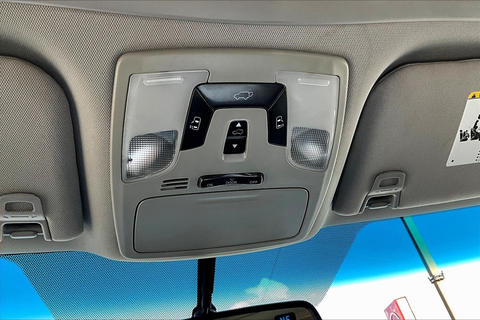 2017 Toyota Sienna SE 8 Passenger