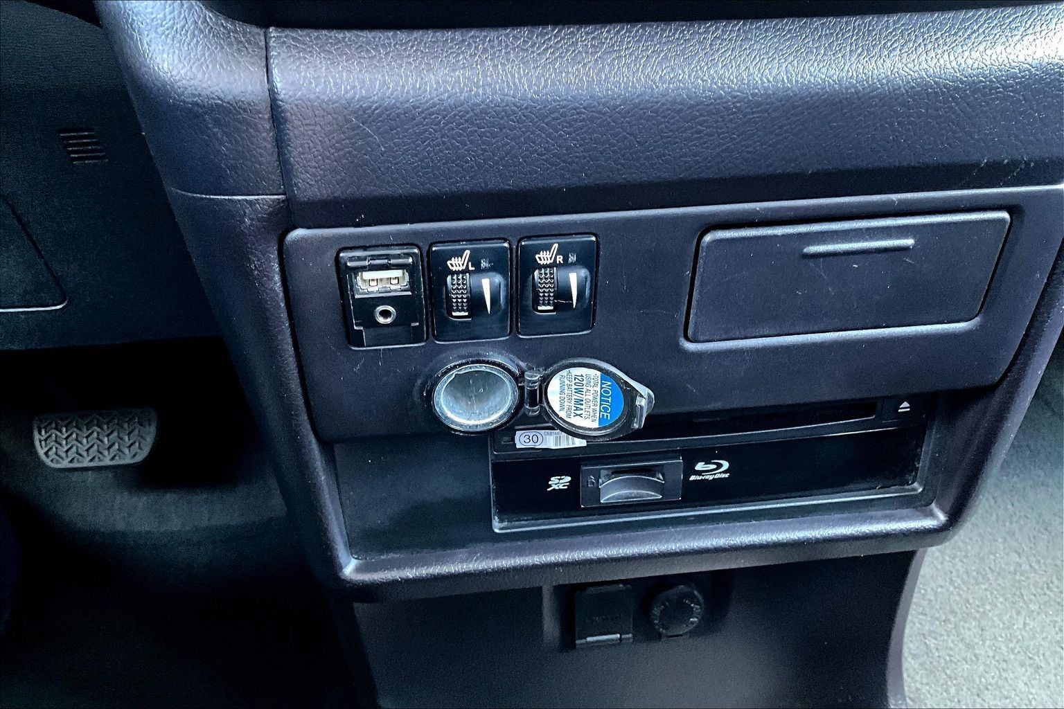 2017 Toyota Sienna SE 8 Passenger