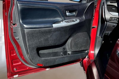 2017 Toyota Sienna SE 8 Passenger