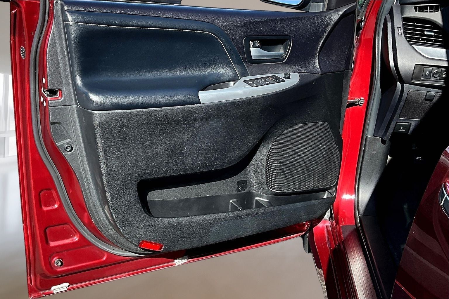 2017 Toyota Sienna SE 8 Passenger