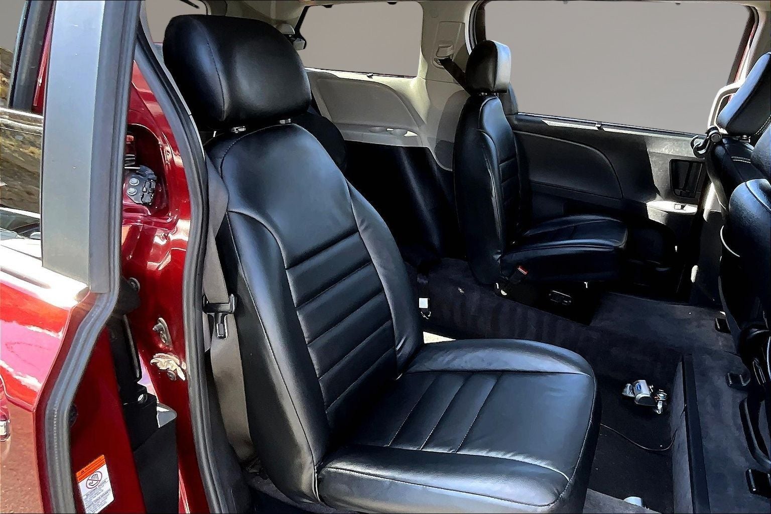 2017 Toyota Sienna SE 8 Passenger