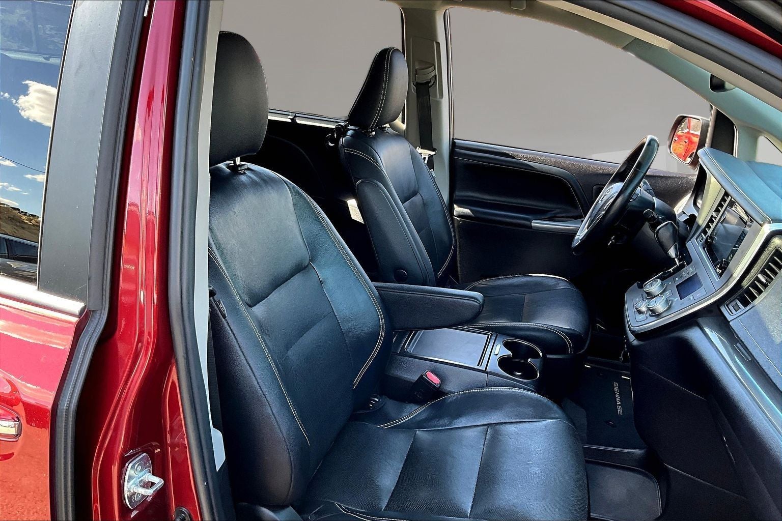 2017 Toyota Sienna SE 8 Passenger