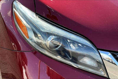 2017 Toyota Sienna SE 8 Passenger