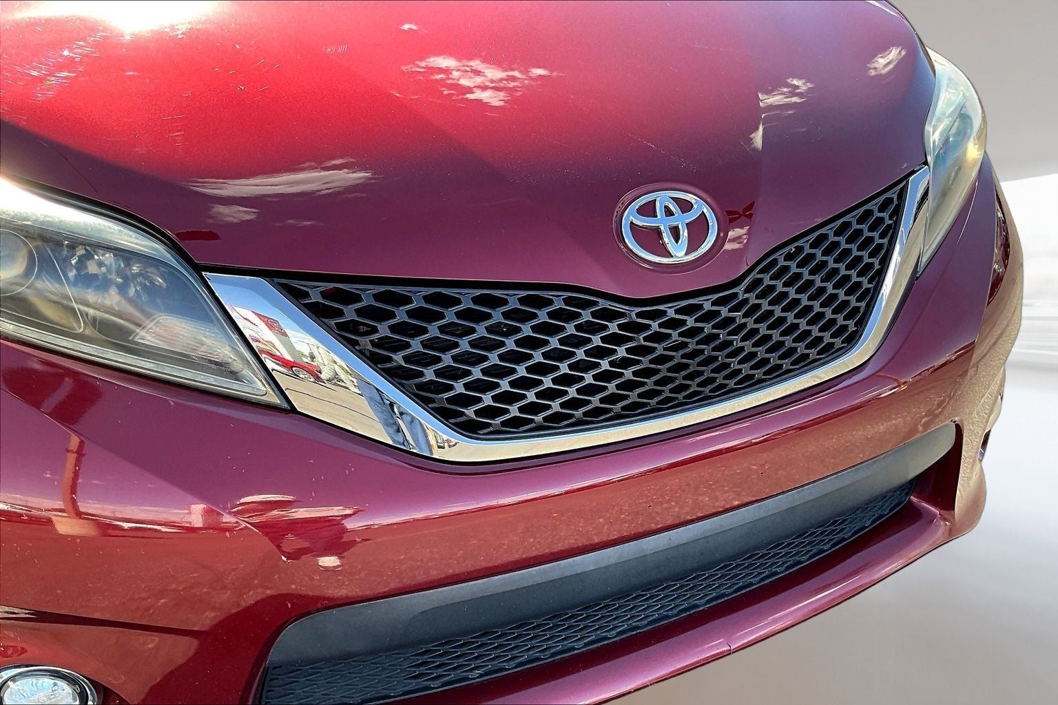 2017 Toyota Sienna SE 8 Passenger