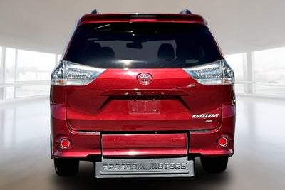 2017 Toyota Sienna SE 8 Passenger