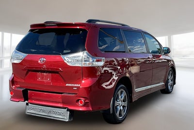 2017 Toyota Sienna SE 8 Passenger