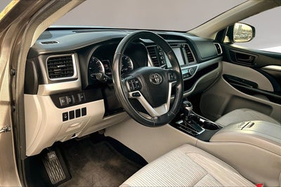 2018 Toyota Highlander Base
