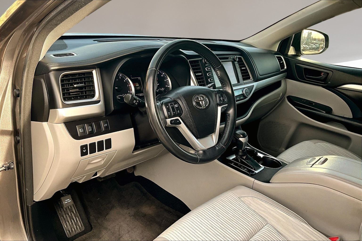 2018 Toyota Highlander Base