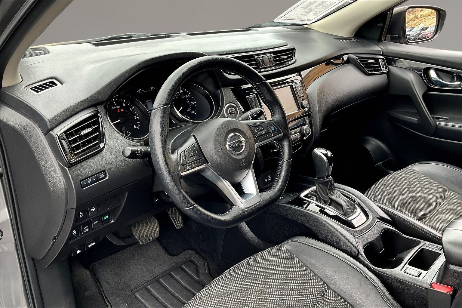 2022 Nissan Rogue Sport SV